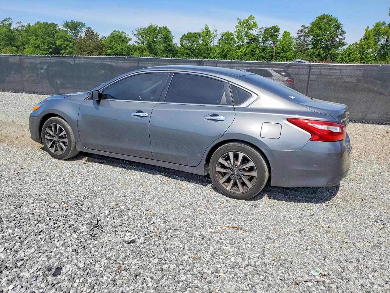 2017 Nissan Altima 2.5 Sv - Image 2