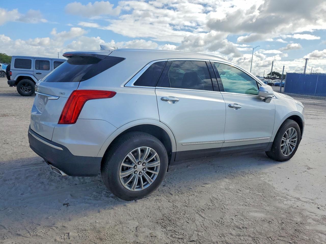2019 Cadillac Xt5 Luxury - Image 3