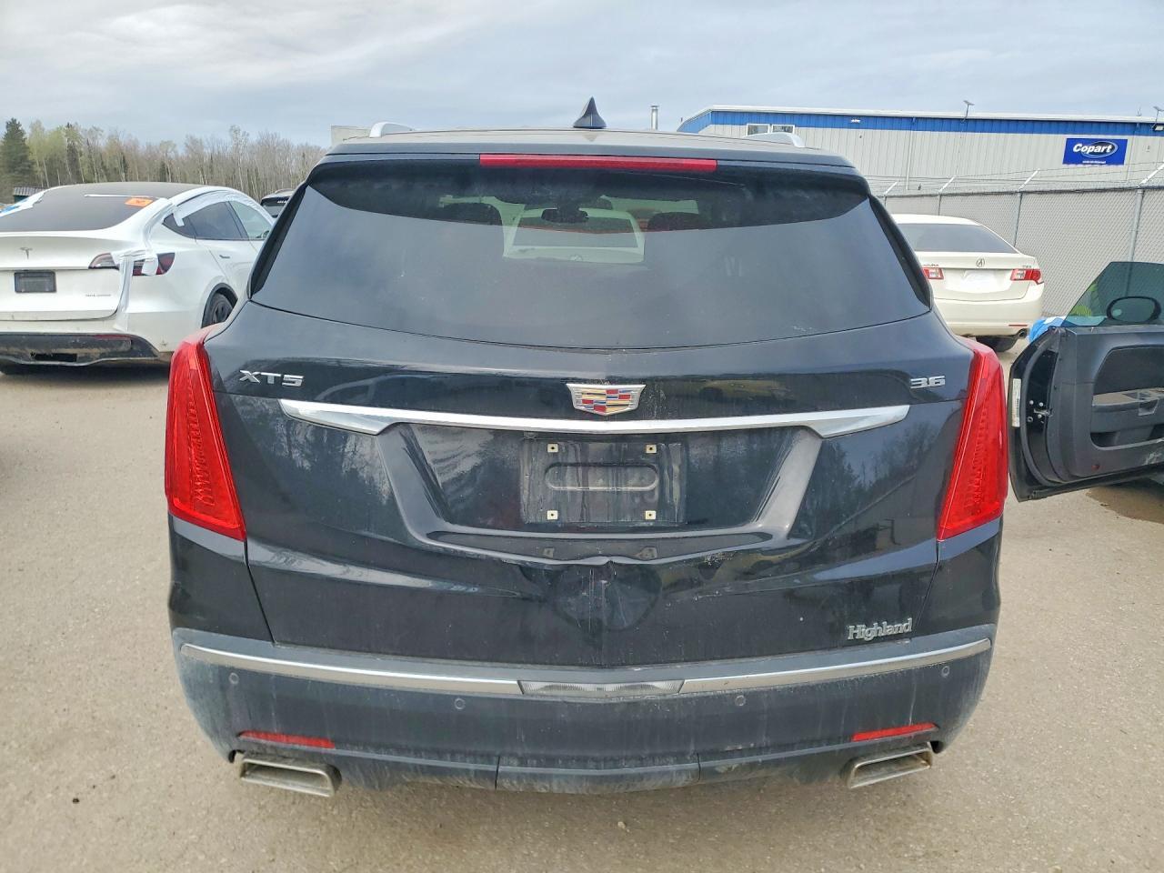 2017 Cadillac Xt5 Luxury - Image 6