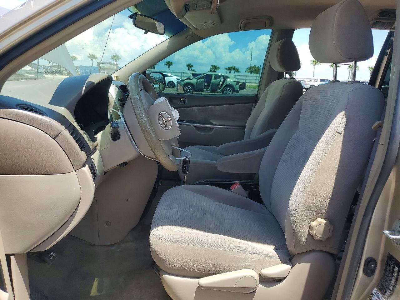 2007 Toyota Sienna Le 8-Passenger - Фото 7