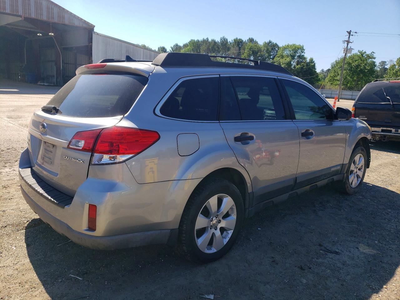 2011 Subaru Outback 2.5I Limited - Image 3