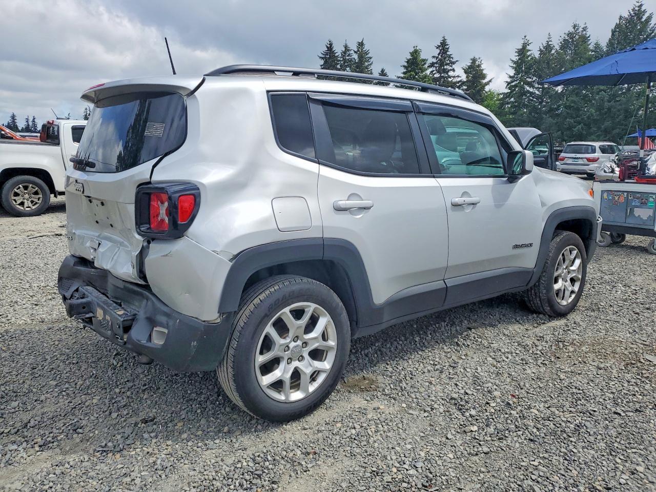 2018 Jeep Renegade Latitude - Image 3