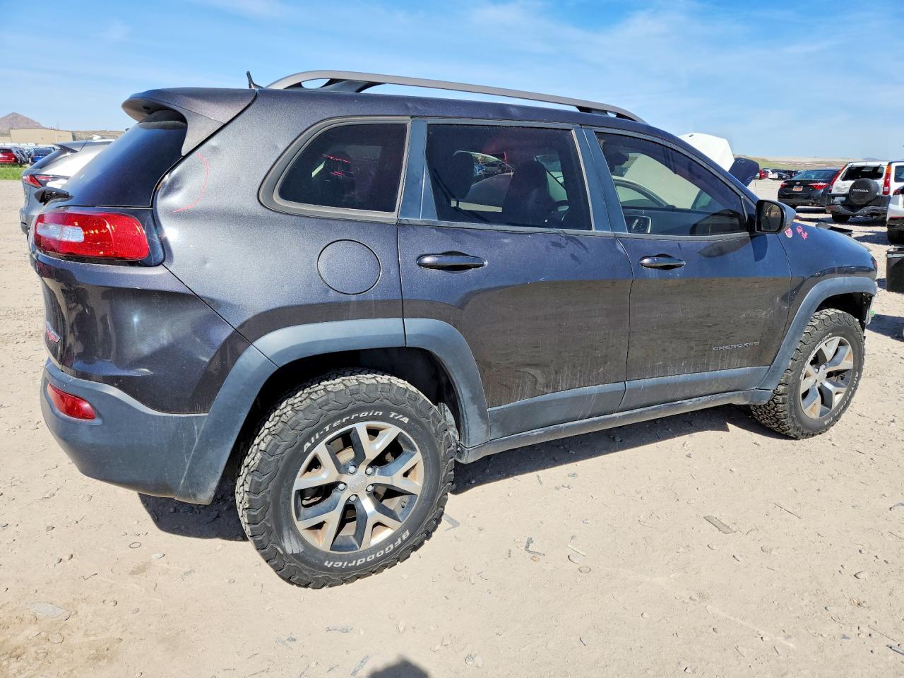 2016 Jeep Cherokee Trailhawk - Image 3