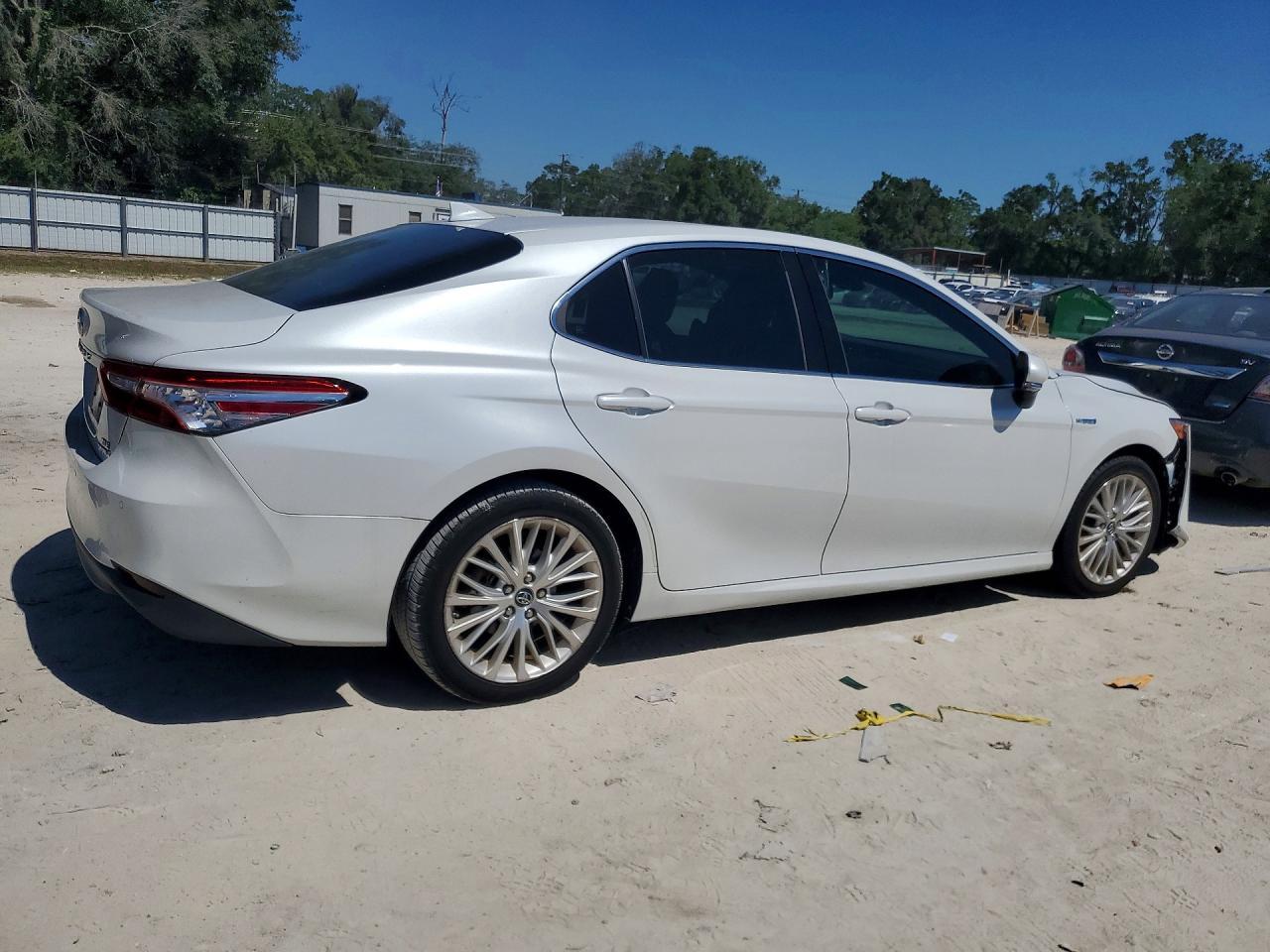 2018 Toyota Camry Hybrid Xle - Image 3