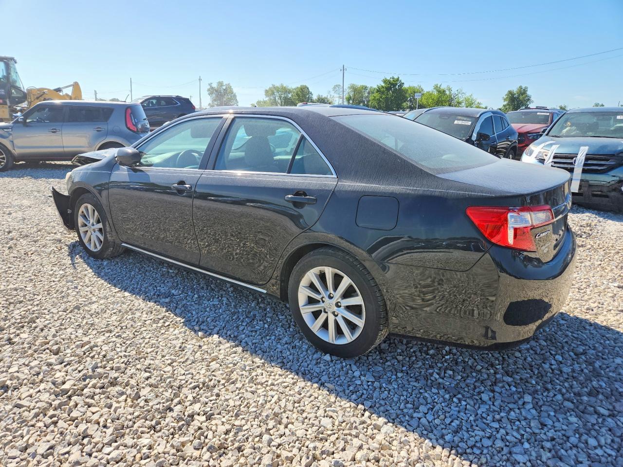 2013 Toyota Camry L - Фото 2