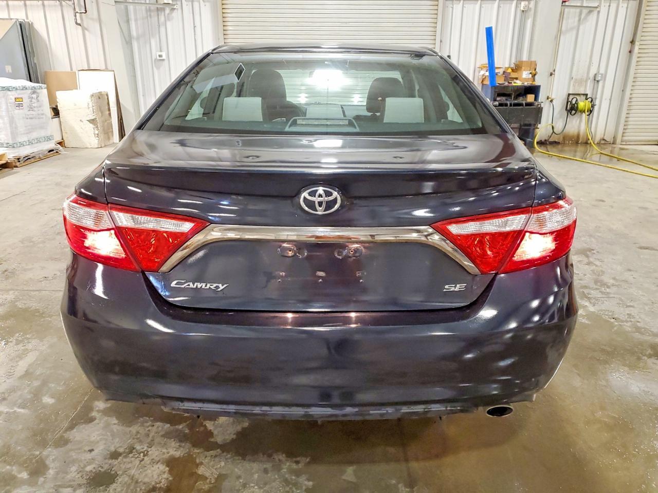 2017 Toyota Camry Se - Фото 6