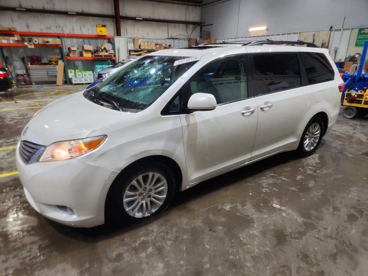 2017 Toyota Sienna Xle Premium 8-Passenger