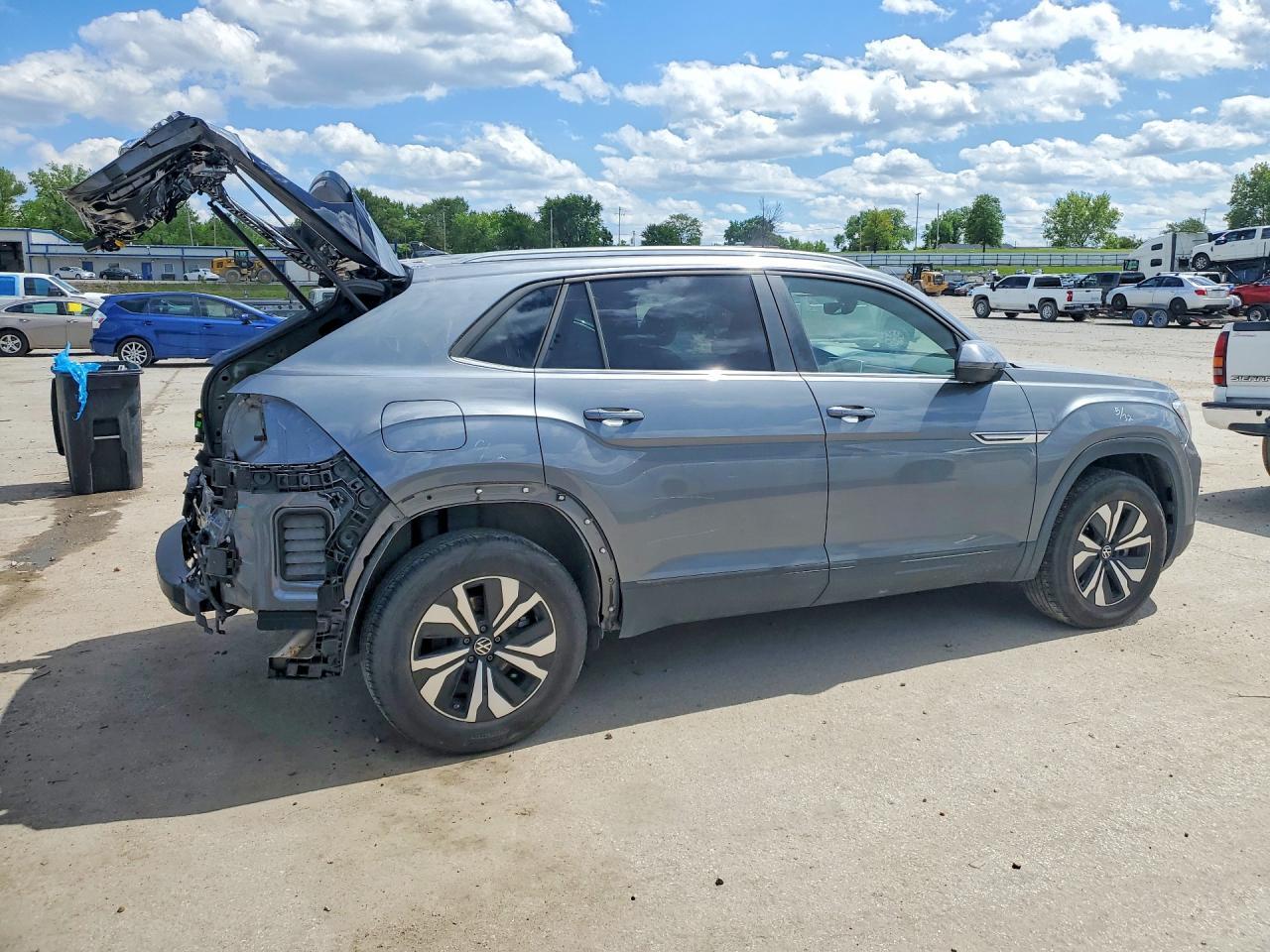 2024 Volkswagen Atlas Cross Sport Se - Image 3