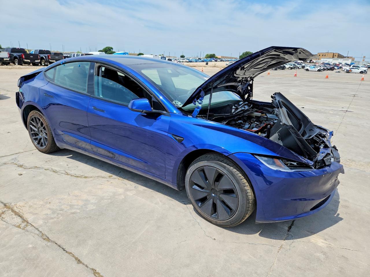 2025 Tesla Model 3 - Фото 4