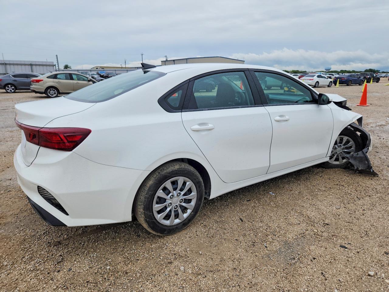 2024 Kia Forte Lx - Фото 3