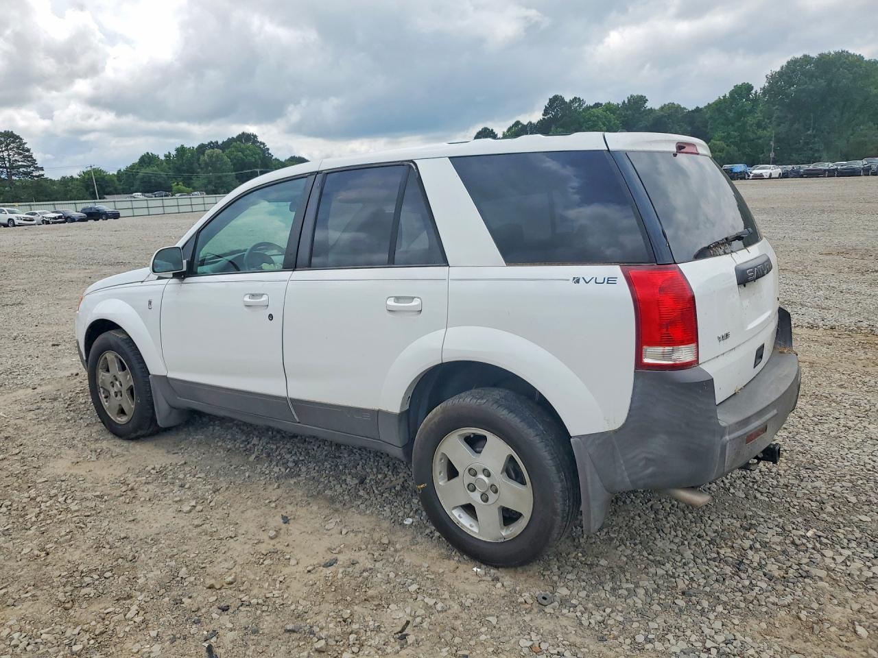 2005 Saturn Vue - Image 2