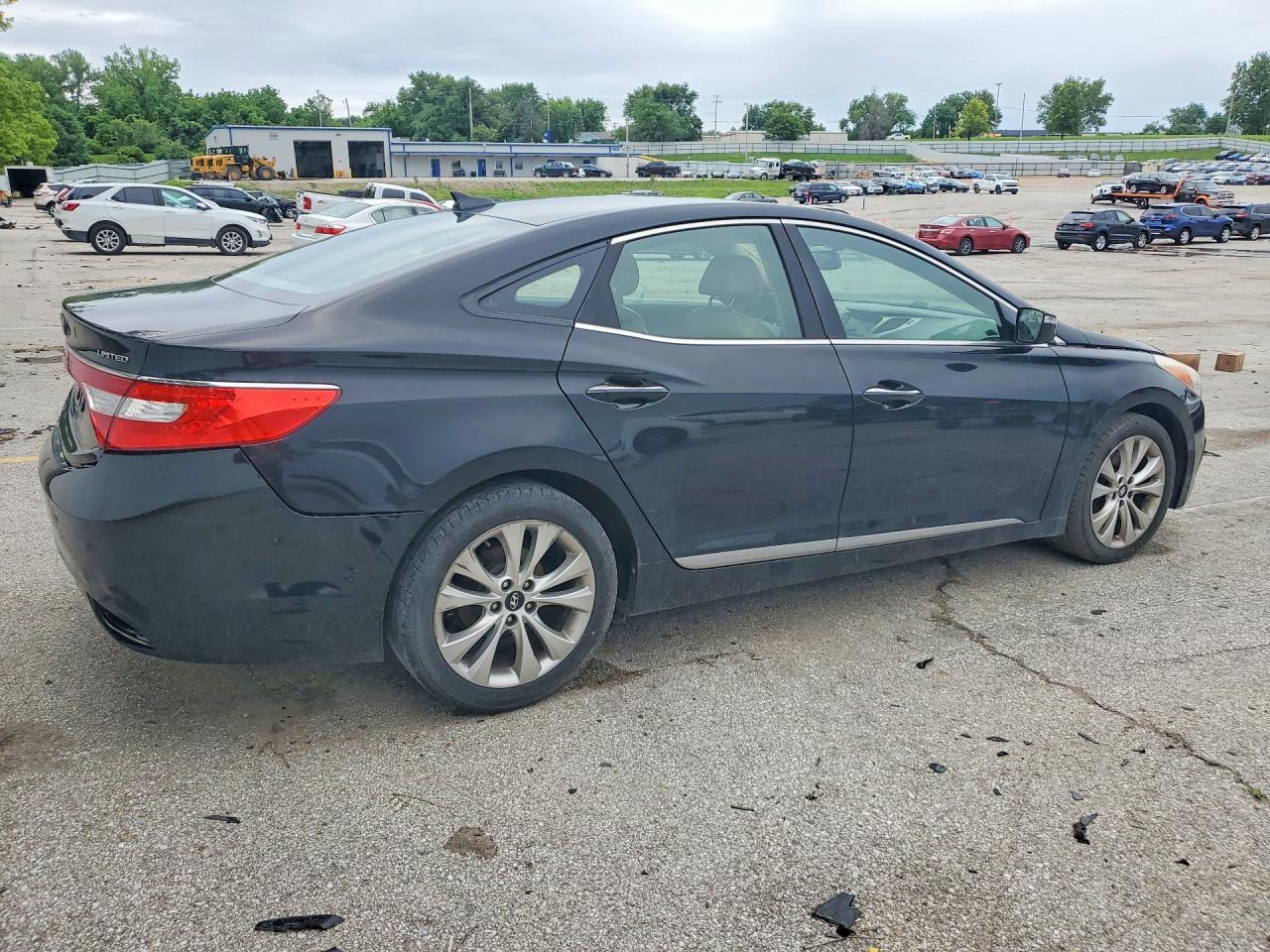 2014 Hyundai Azera Limited - Image 3