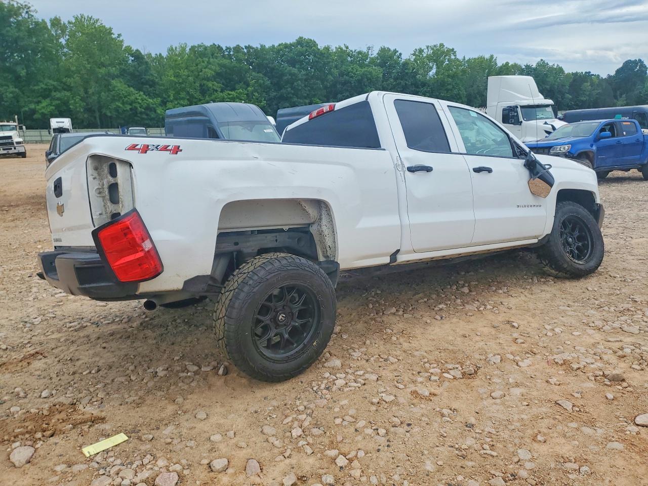 2018 Chevrolet Silverado K1500 - Image 3
