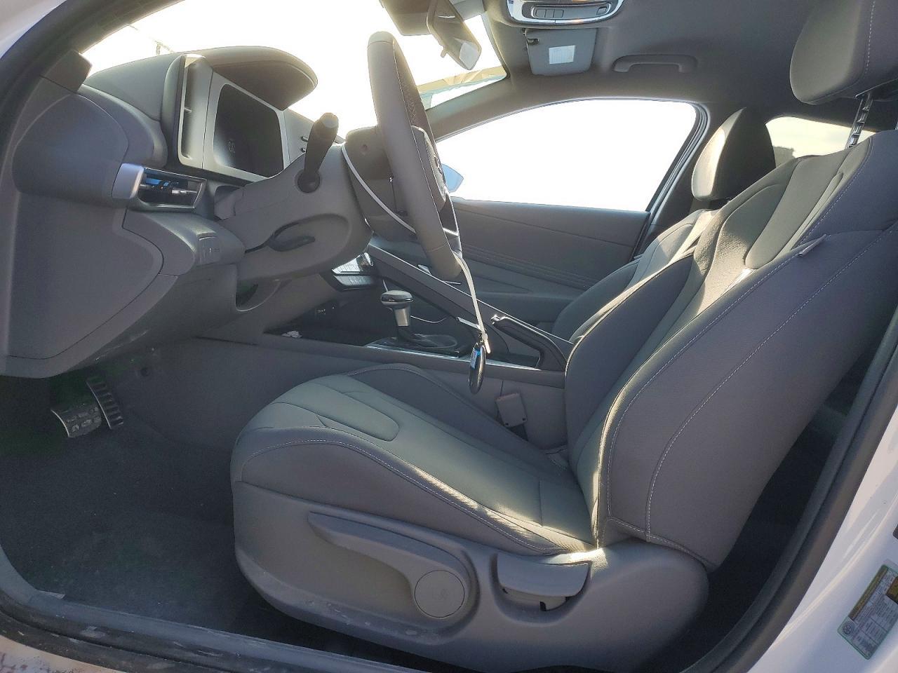 2026 Hyundai Elantra Sel Sport - Image 7