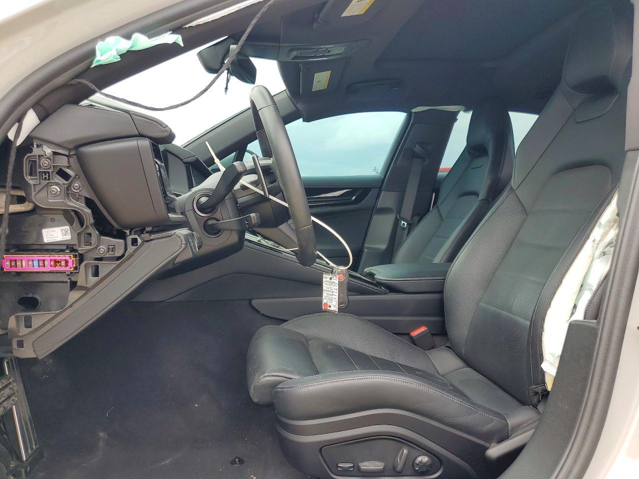 2025 Porsche Panamera 4 E-Hybrid - Image 7