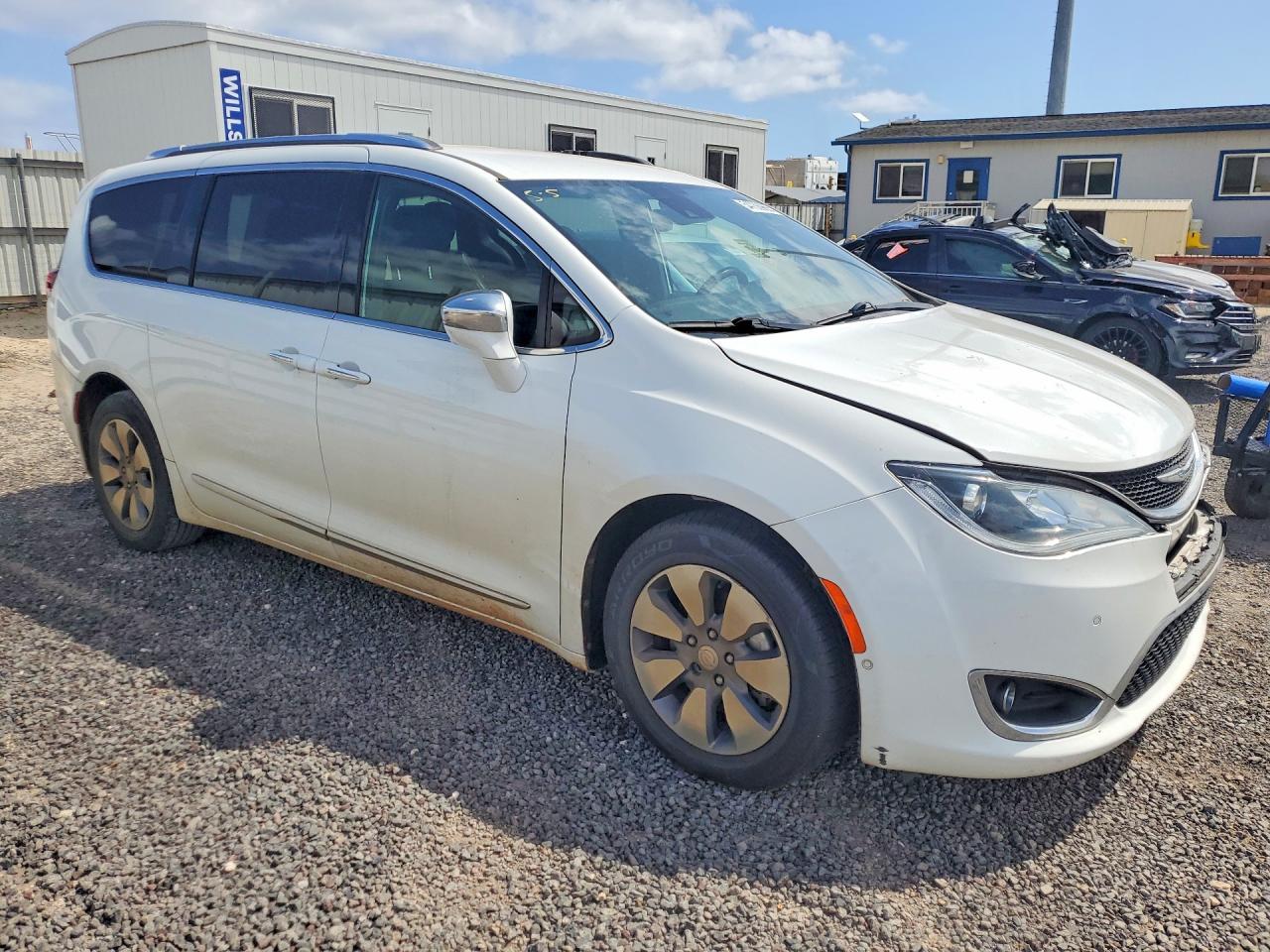 2020 Chrysler Pacifica Hybrid Limited - Image 4
