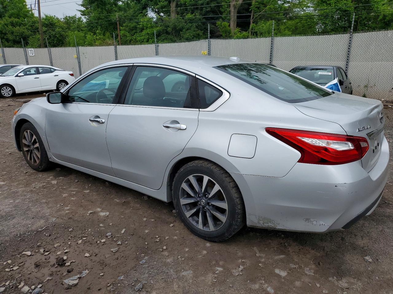 2017 Nissan Altima 2.5 Sv - Image 2