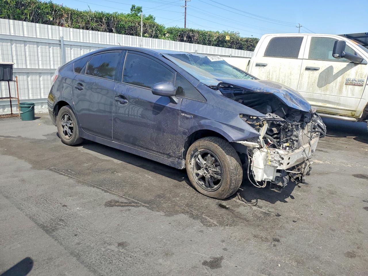 2015 Toyota Prius Three - Фото 4