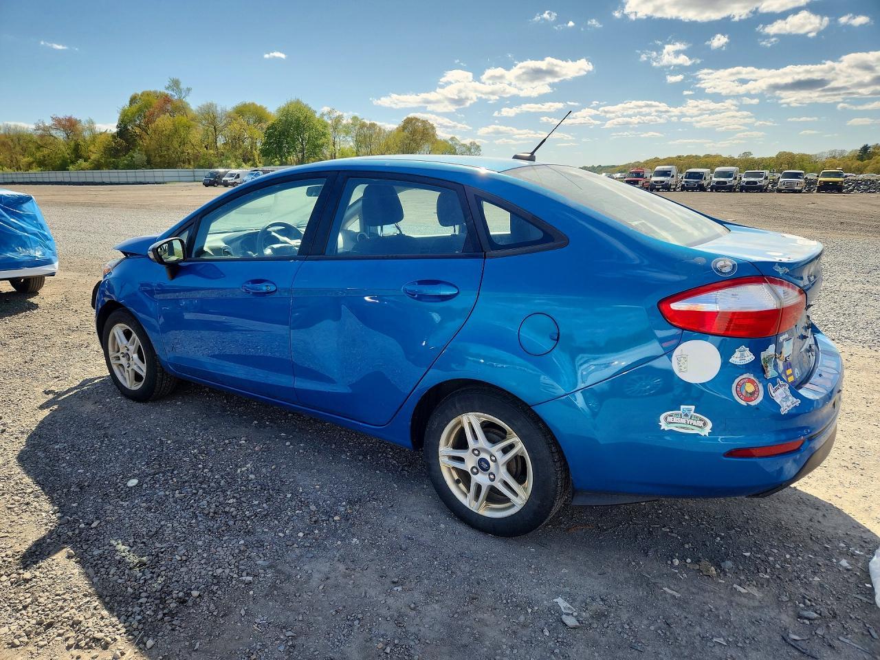 2017 Ford Fiesta Se - Фото 2
