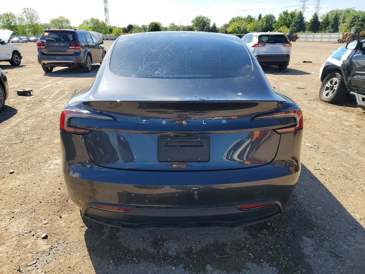 2025 Tesla Model 3 - Фото 6