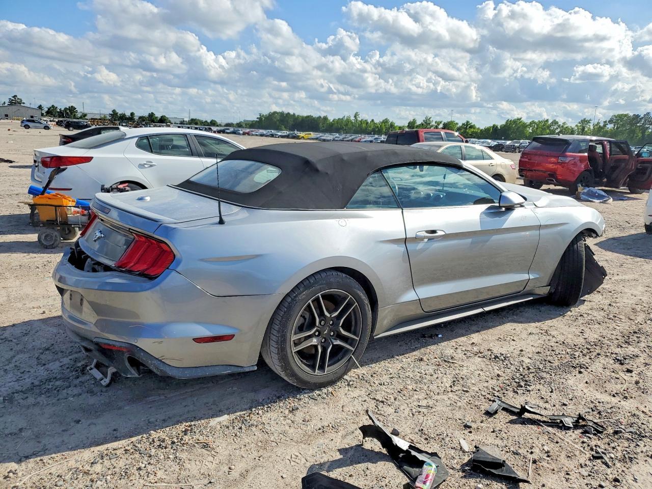 2022 Ford Mustang - Image 3