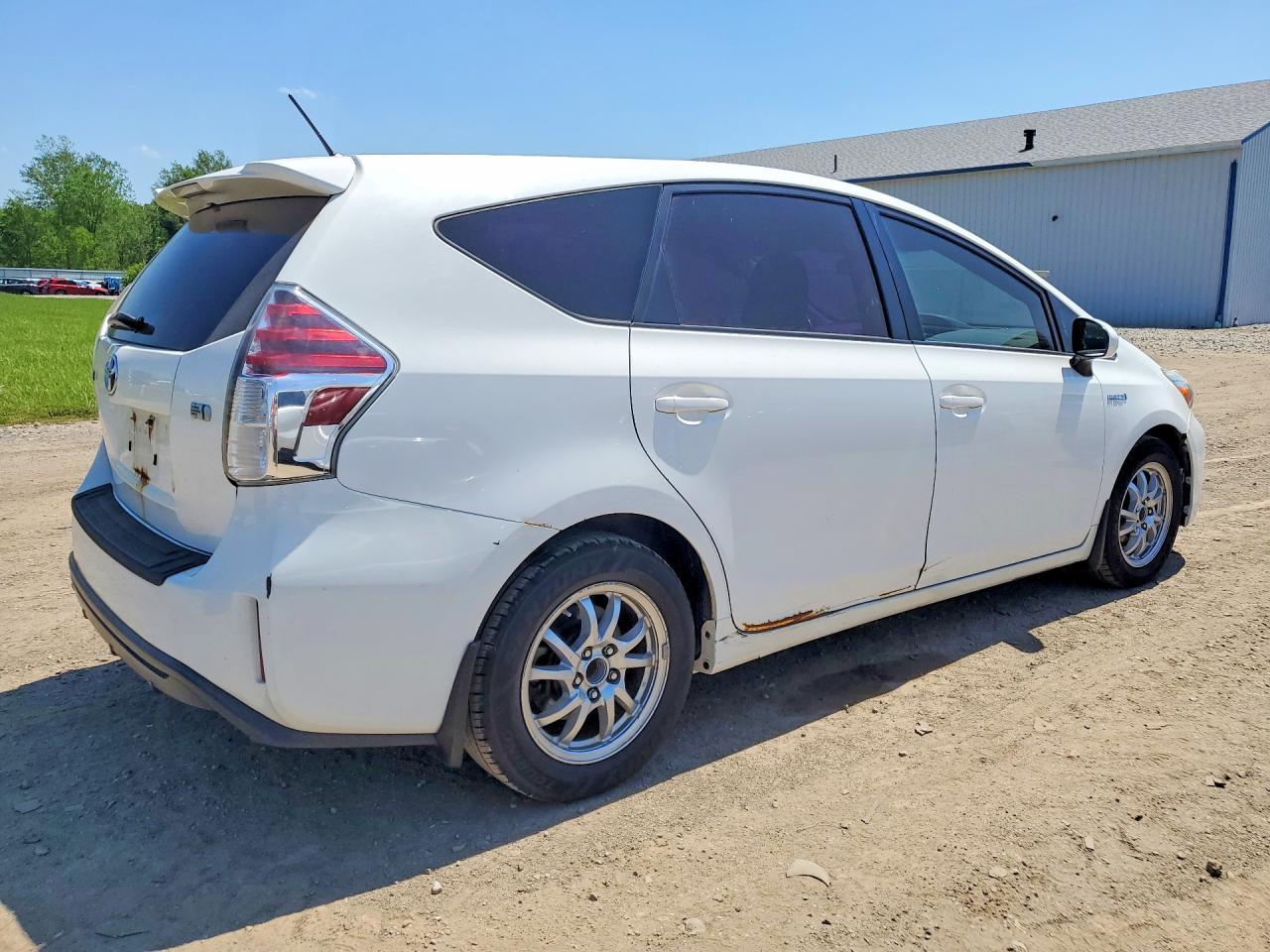 2015 Toyota Prius V Two - Фото 3