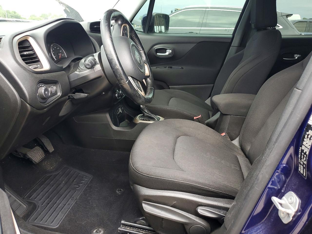 2017 Jeep Renegade Latitude - Image 7