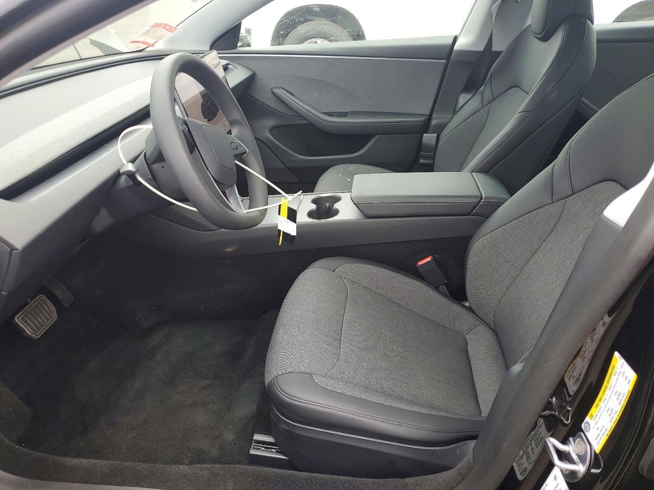 2025 Tesla Model 3 - Фото 7