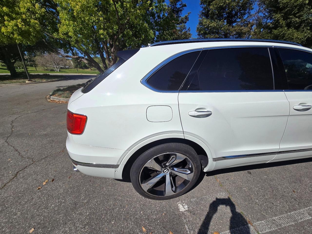 2017 Bentley Bentayga - Image 4