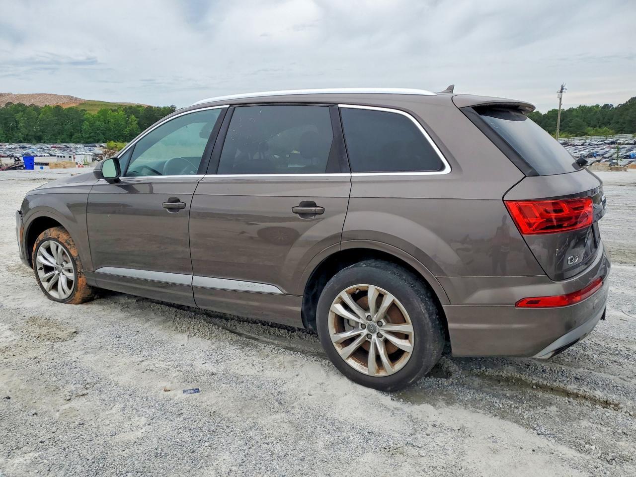 2017 Audi Q7 Premium Plus - Image 2