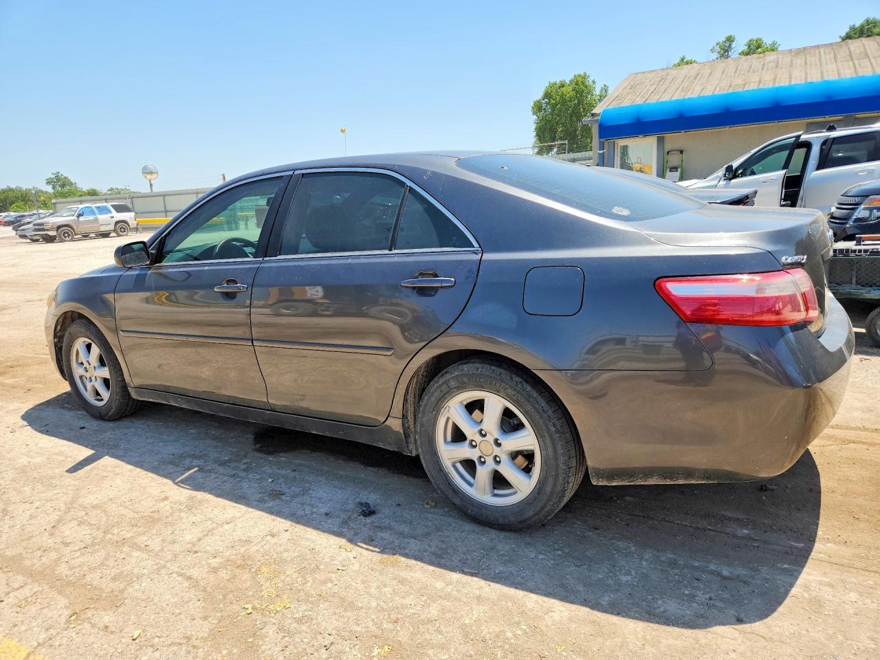 2008 Toyota Camry Le - Фото 2