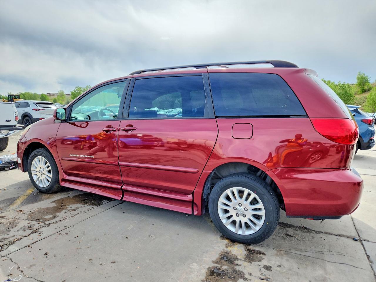 2008 Toyota Sienna Xle - Image 2