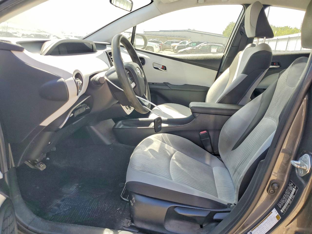 2016 Toyota Prius Two - Image 7