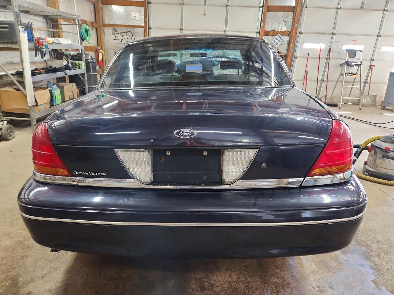 2001 Ford Crown Victoria - Image 6