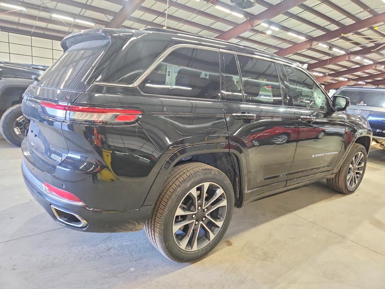 2024 Jeep Grand Cherokee Overland 4Xe - Image 3