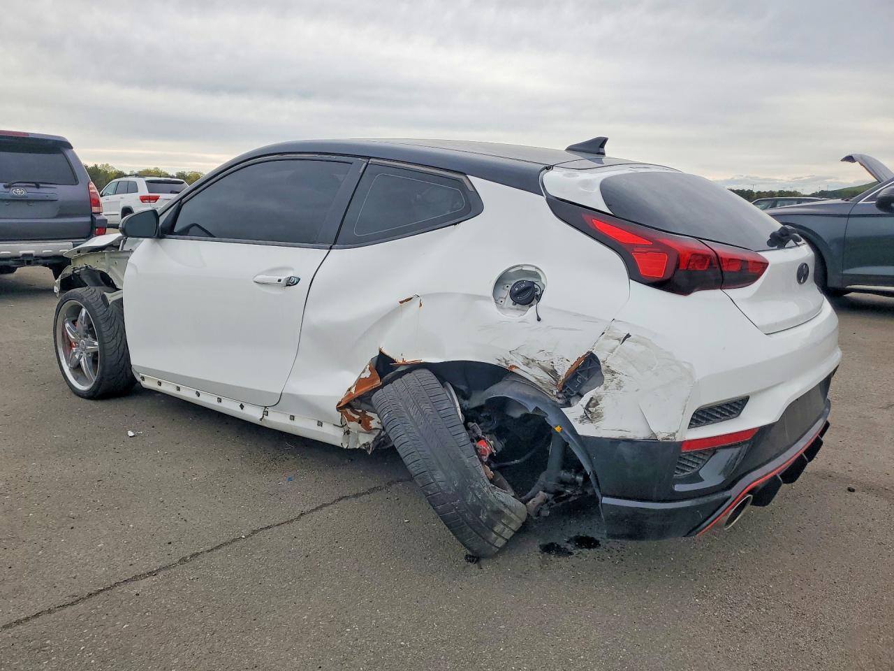2021 Hyundai Veloster N Base - Фото 2
