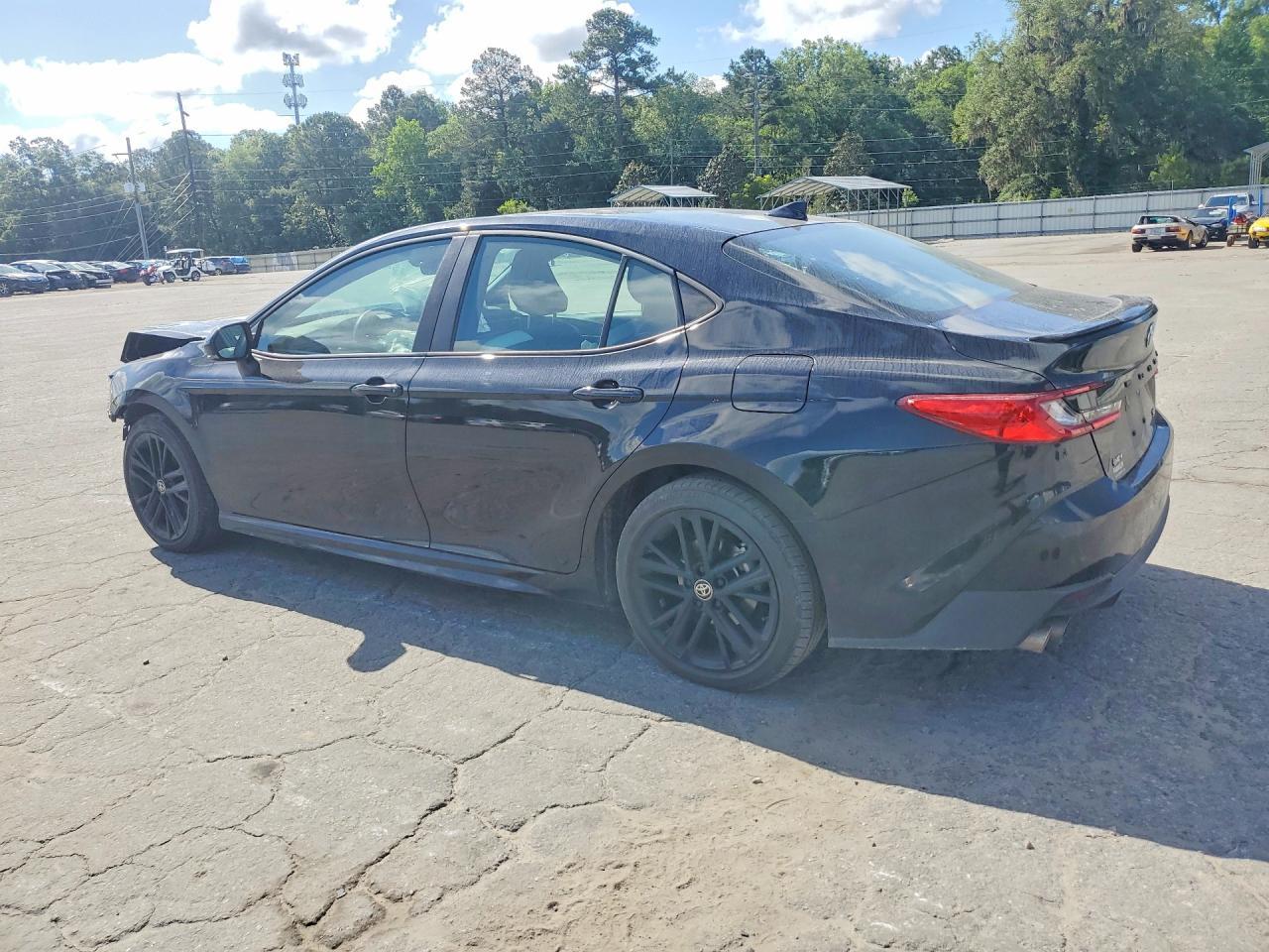2025 Toyota Camry Se - Фото 2