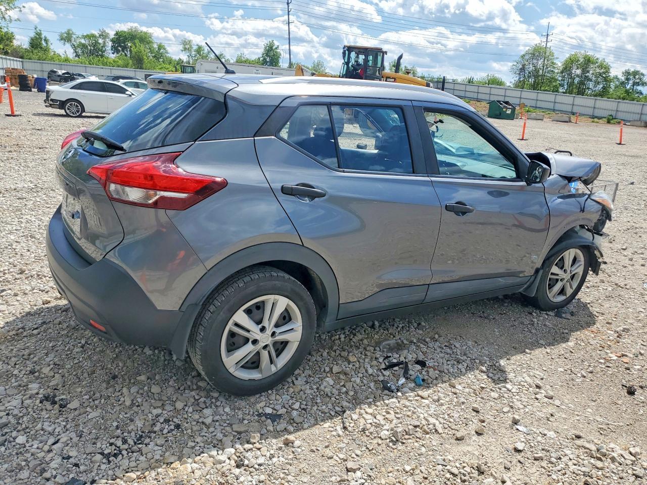 2018 Nissan Kicks S - Image 3