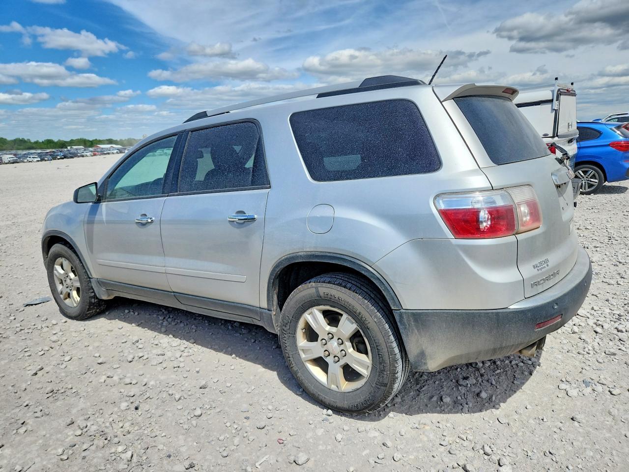 2011 GMC Acadia Sle - Image 2