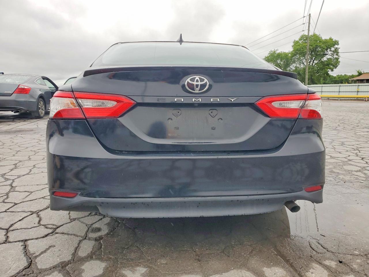 2020 Toyota Camry Le - Фото 6
