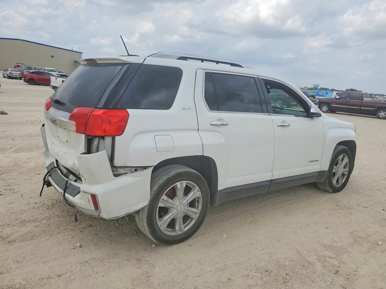 2017 GMC Terrain Slt - Image 3