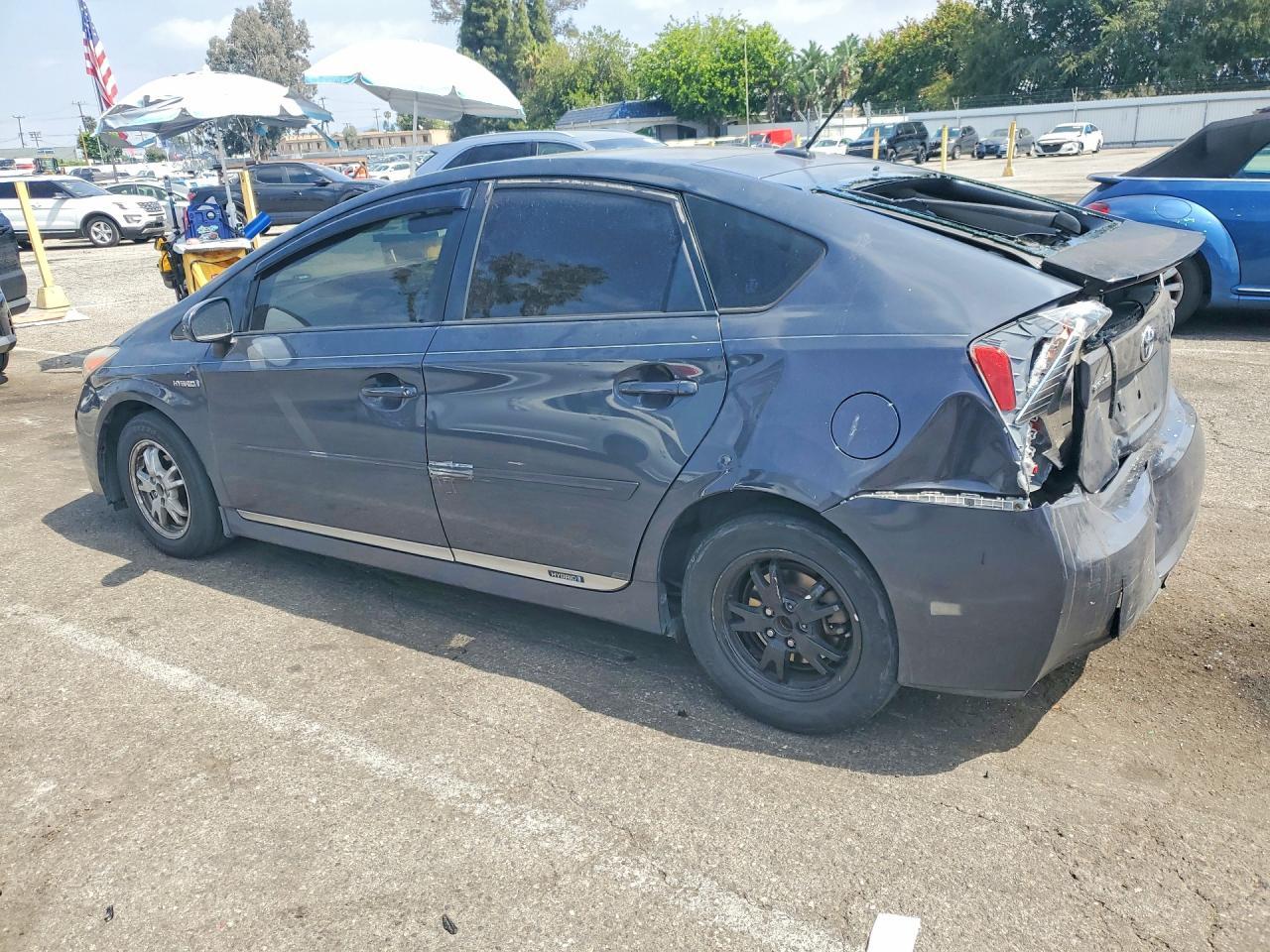 2012 Toyota Prius Three - Фото 2