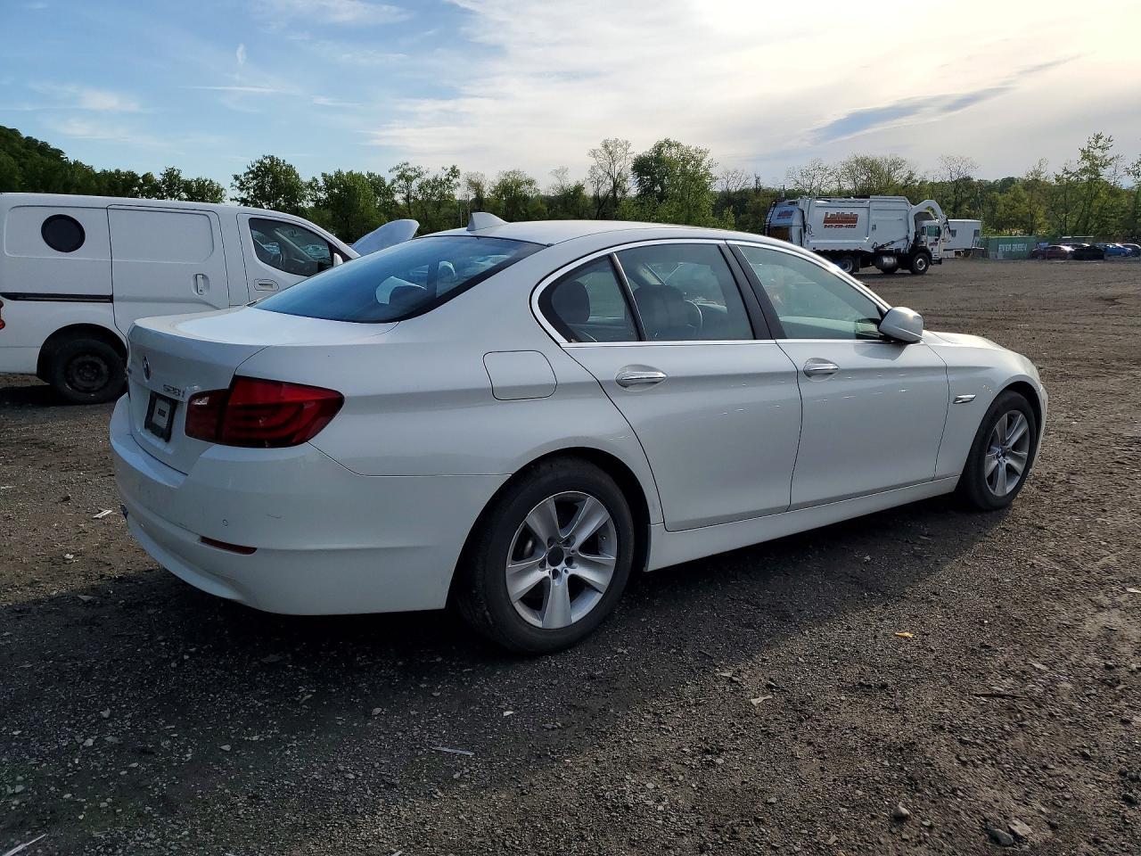 2013 BMW 528 Xi - Image 3