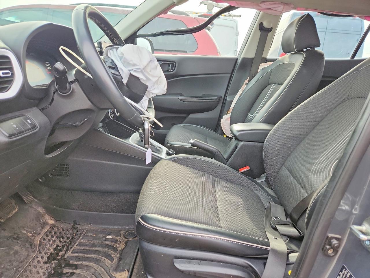 2024 Hyundai Venue Limited - Image 7
