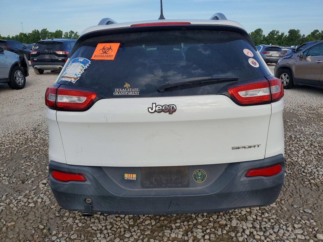 2015 Jeep Cherokee Sport - Image 6