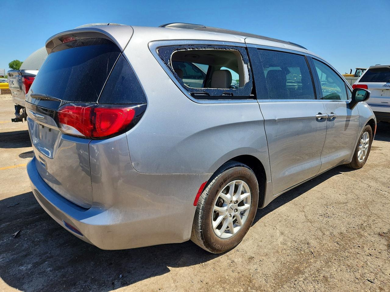 2021 Chrysler Voyager Lxi - Image 3