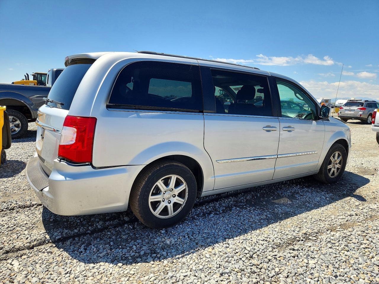2011 Chrysler Town & Country Touring - Image 3