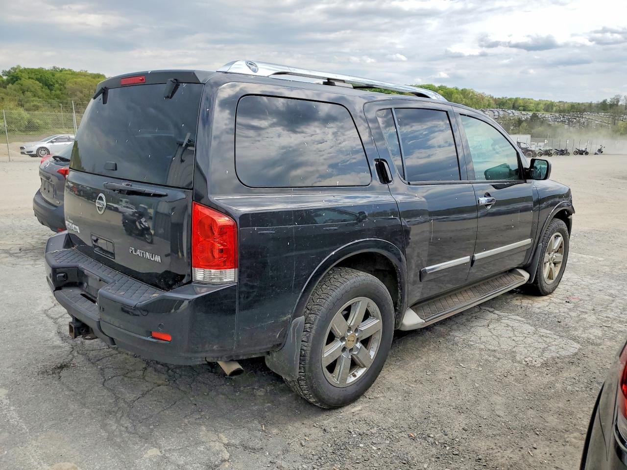2014 Nissan Armada Sv - Image 3