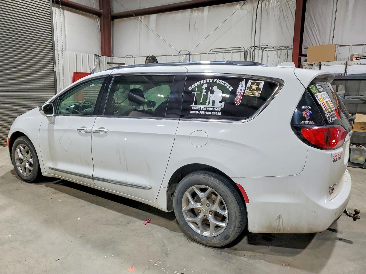 2018 Chrysler Pacifica Limited - Image 2