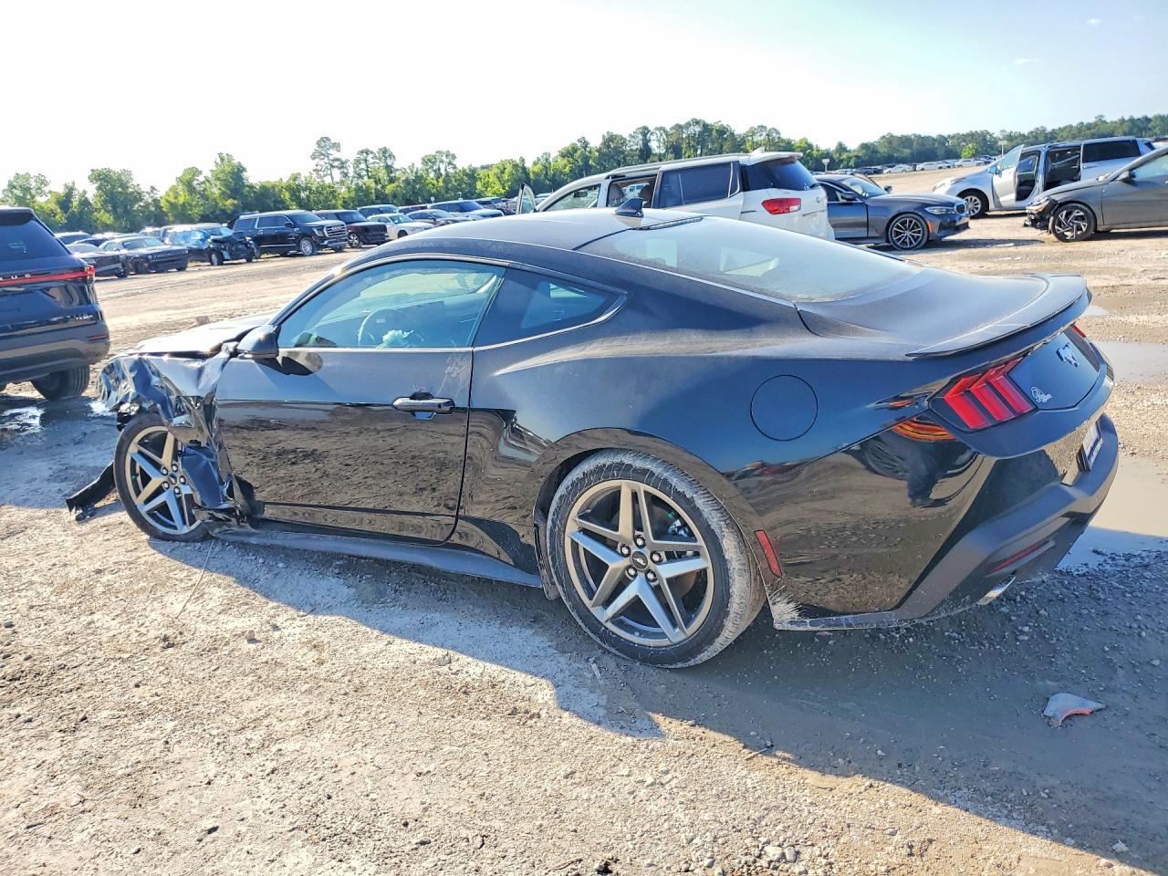 2026 Ford Mustang - Фото 2
